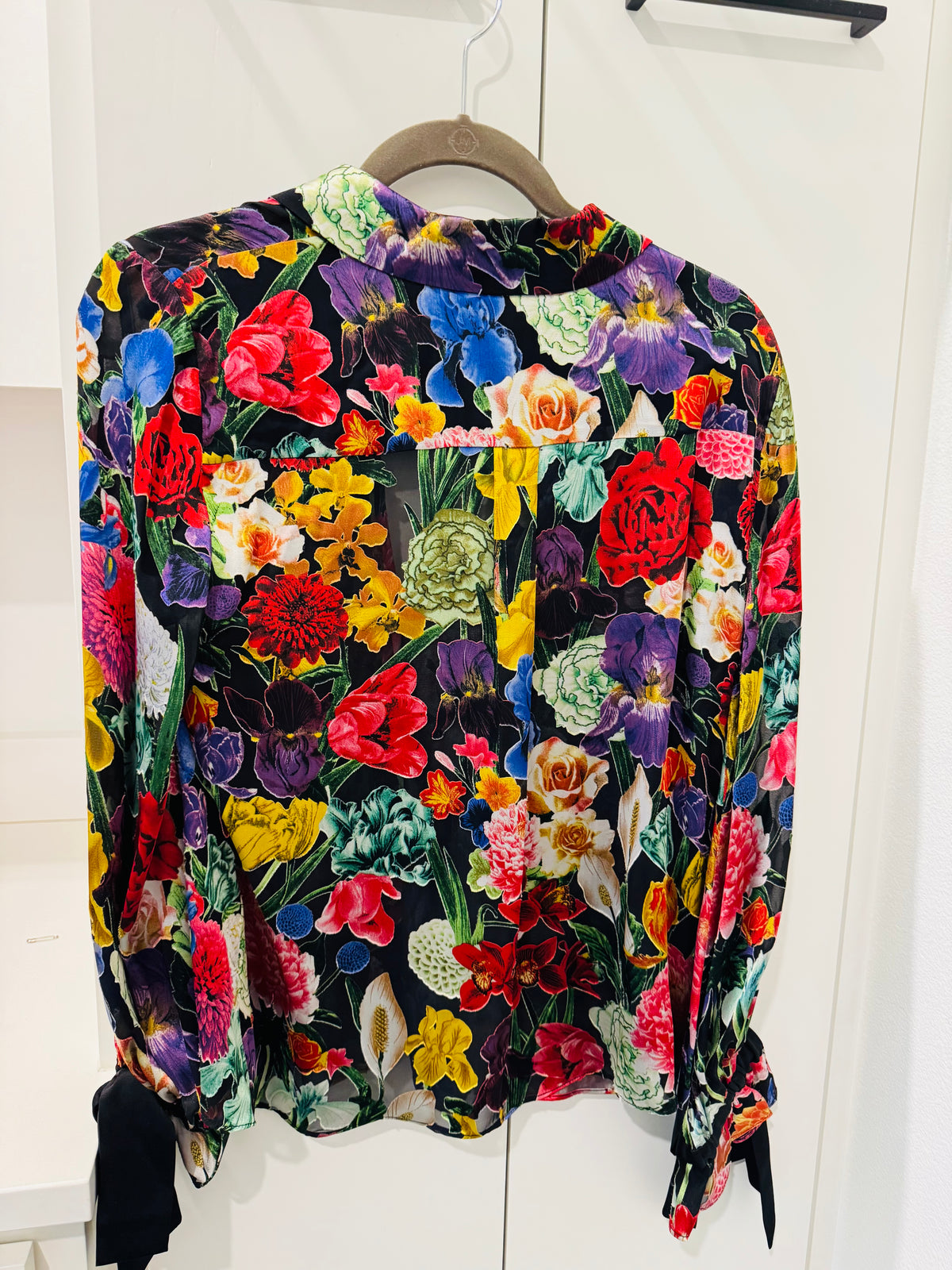 Alice + Olivia Randa Tied Blouson-Sleeve Blouse