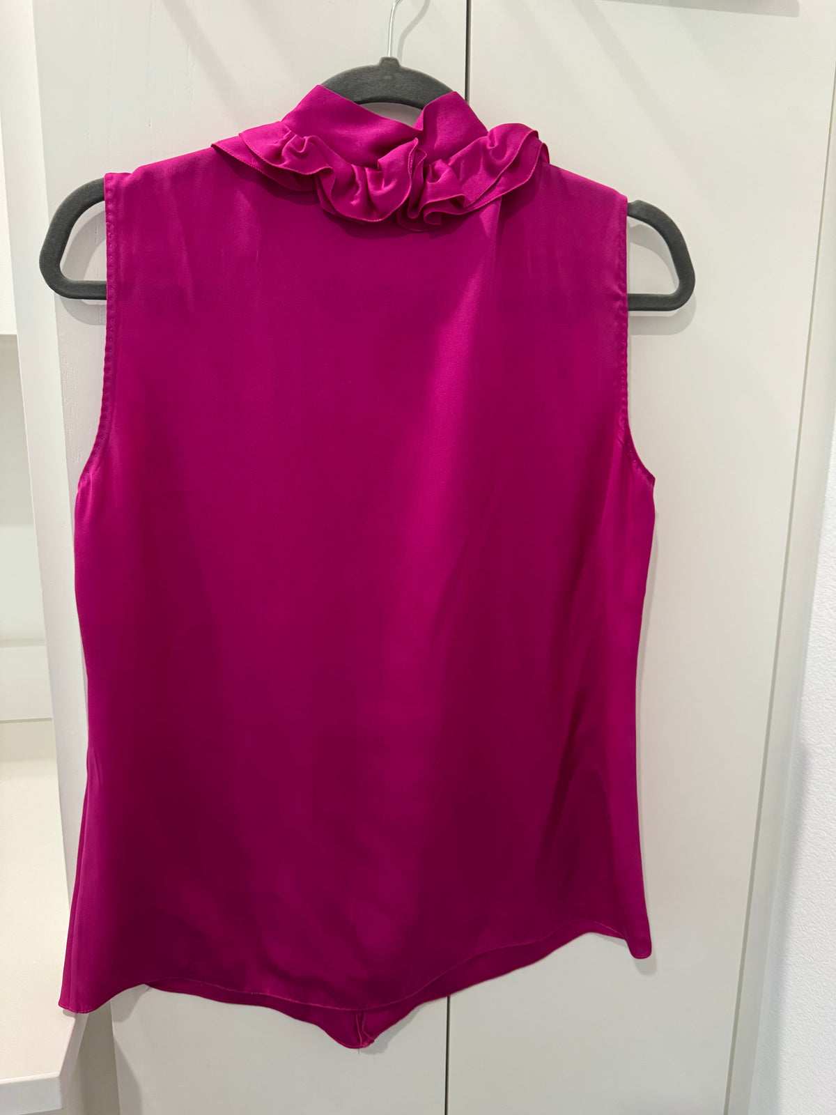 Tahari Magenta Ruffled Sleeveless Blouse