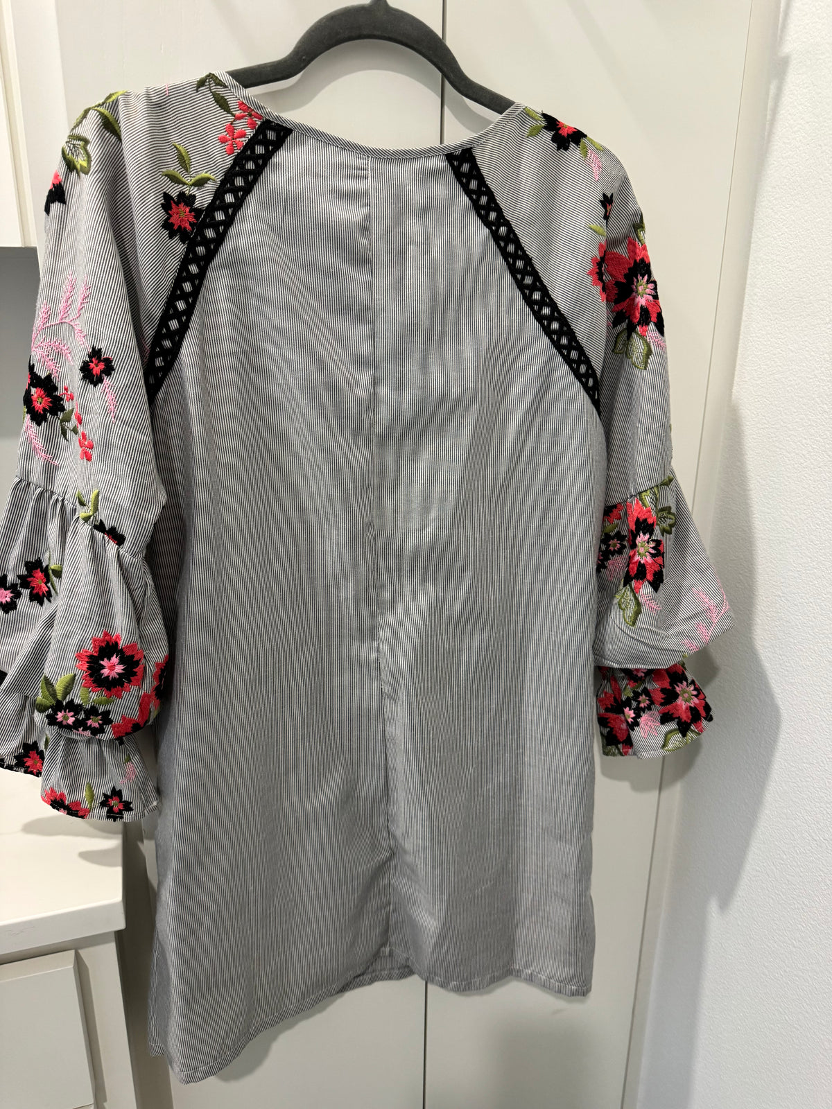 Sangria Floral Embroidered Lace Sleeve Blouse